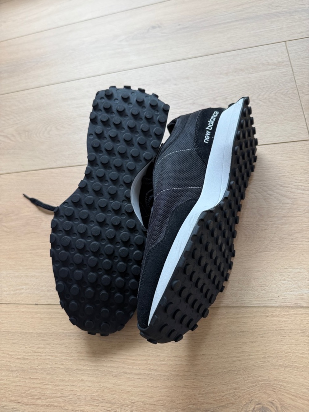 New Balance 327 - Picture 3 of 5